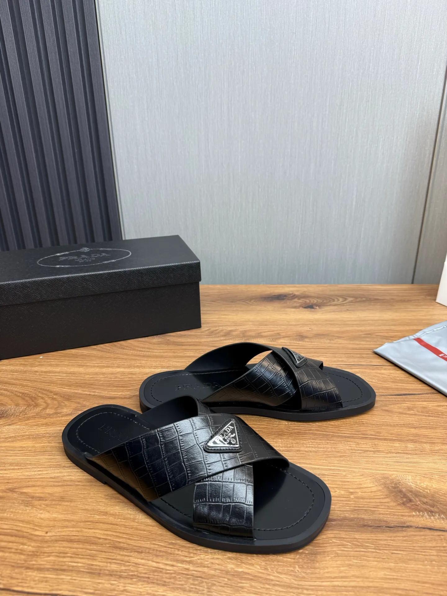 Factory price 340💰 ＰＲＡＤＡPrada - popular men's slippers hot sale 🔥 🩴Official website one to one production 38-45 sizes 45 46 🉑️Customized!